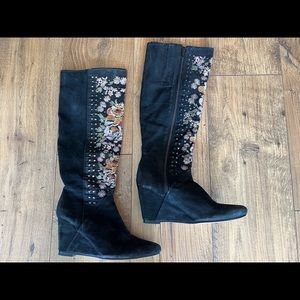 Gorgeous Free People embroidered tall heeled boots